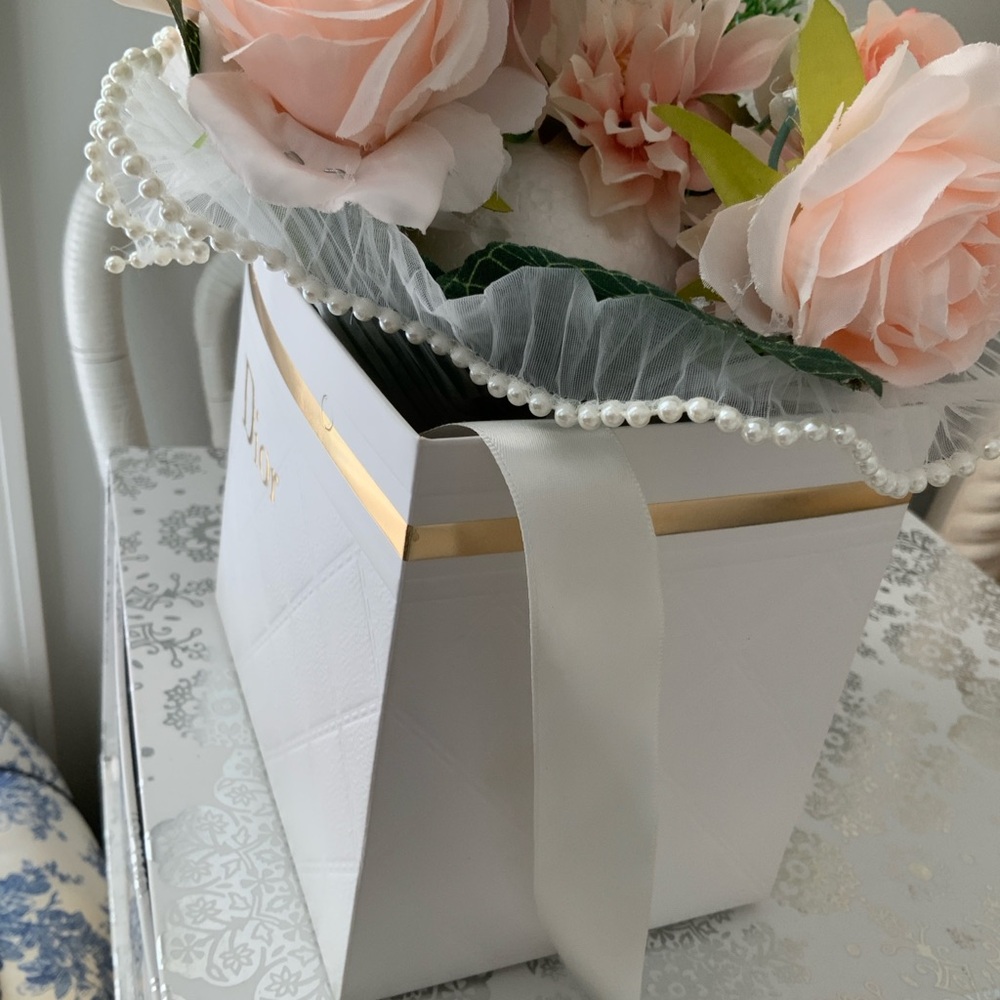 Dior White & Blush Rose Floral Arrangement in Branded Box silk flowers w - Picture 3 of 4